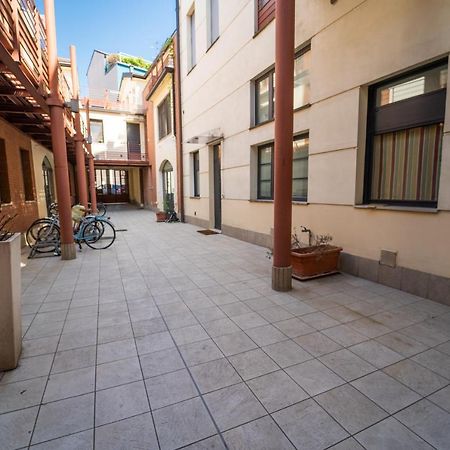 Prada Apartment Милан Экстерьер фото
